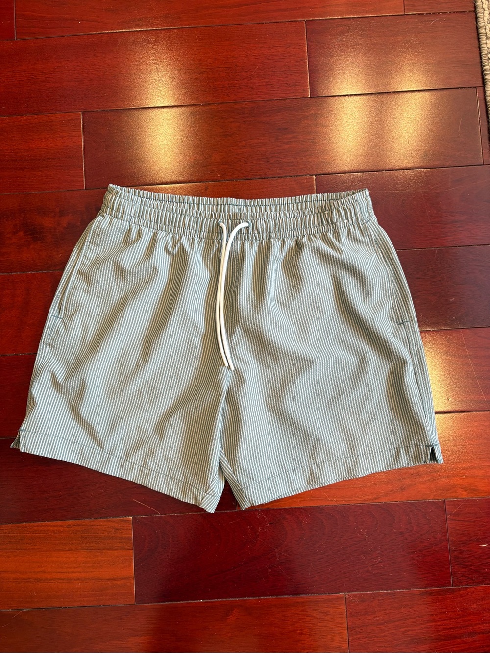 Abercrombie & Fitch Green seersucker Pull-On Swim Trunk. 7 inch w/ liner Medium